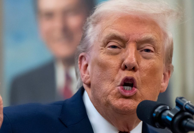 美国对华芯片关税延期18个月，美媒：特朗普小心拿捏分寸