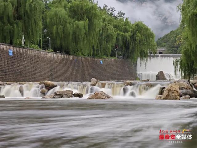 雨润龙潭 飞瀑如练
