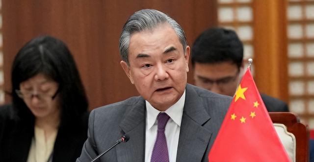 北约大军压境，普京临危不乱，波兰找到中国，提出了一个不情之请