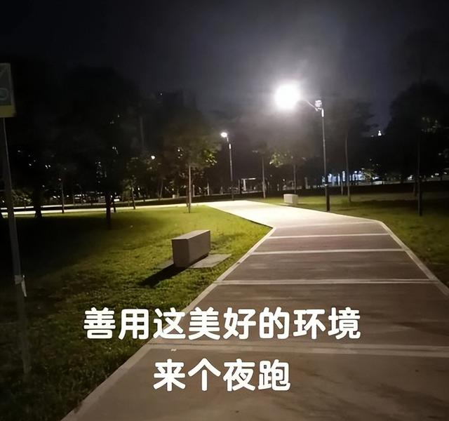 上联画龙画虎难画骨，下联跑人跑心更跑魂！用跑鞋把“骨”画出来