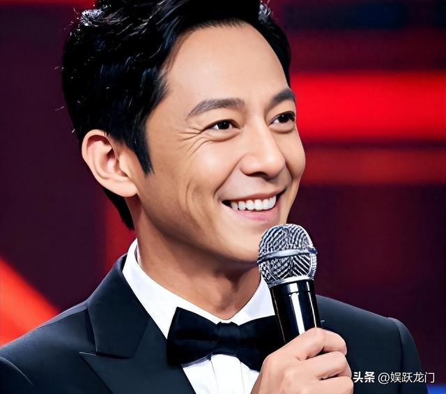 年过50岁的周迅一头白发，无儿无女成为了这辈子最大的遗憾！