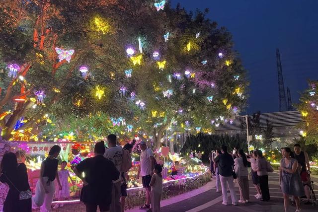 京城夏夜新顶流！蘑幻夜花园嗨翻啦