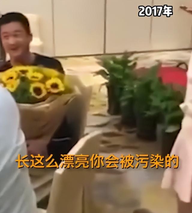 陪玩陪睡仅开胃菜！拳头塞嘴、组团开嫖，周迅遭殃 阴暗面彻底曝光