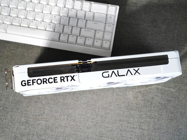8G显存是原罪，还是光追来背锅？RTX5060金属大师对比评测