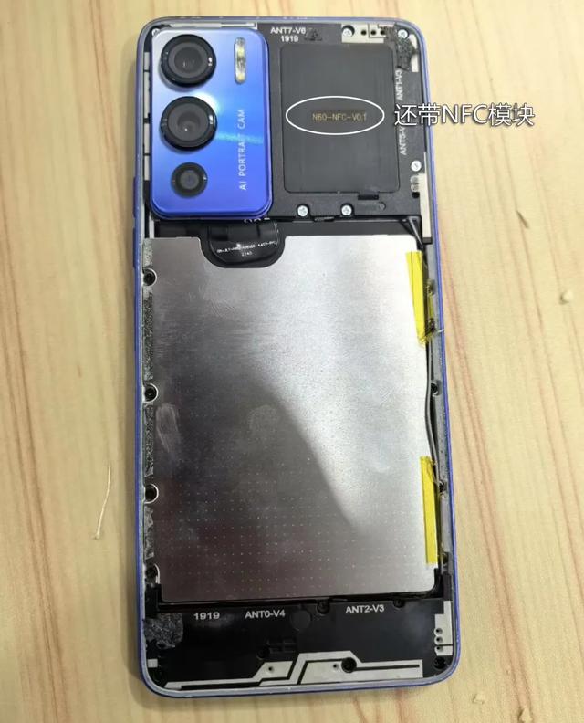 来自朝鲜的“洋垃圾”手机，搭载安卓12系统，采用联发科5G芯片