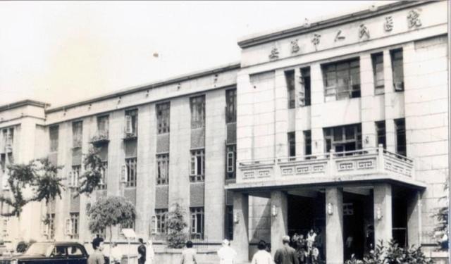 河南安阳火车站卖烟小伙被抓	，审讯后暴露身份惊动全军，他是谁？