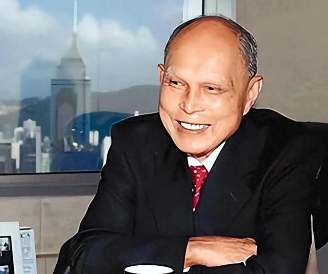 霍启刚也没想到，他79岁的父亲霍震霆，如今还能再为霍家“争光”