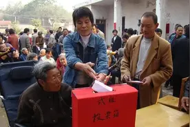 我后悔当了20年村干部，退休金不如五保户，年轻人还是外出打工吧图片