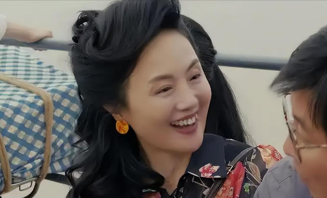 离世仅过去8个月，52岁辛柏青高调传出喜讯，朱媛媛终于能安心了