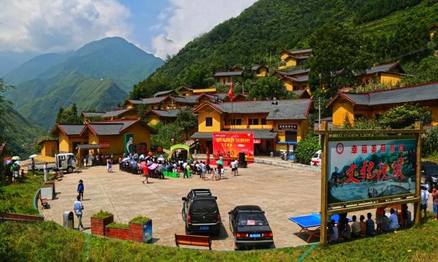 知道小凉山彝乡峡谷有多壮观吗？城巴佬！