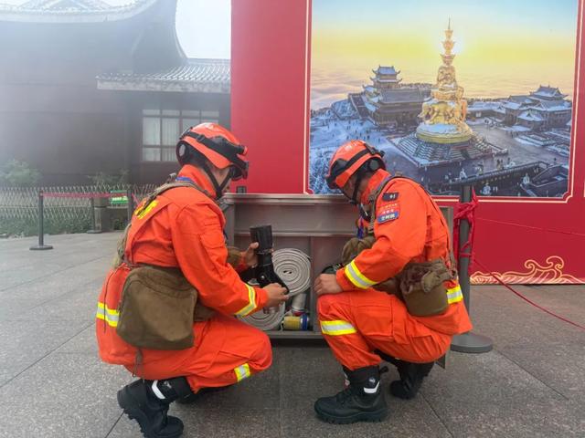 靠前驻防丨前置力量全域守护 织密景区安全防线