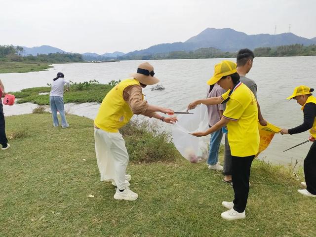 一群人前往阳春岗美一网红打卡点，做了这件事！