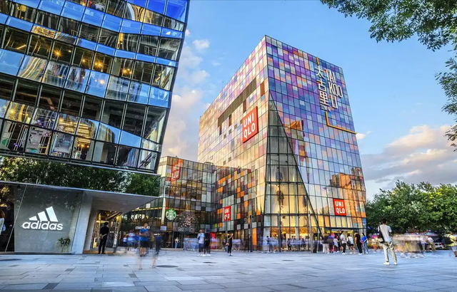 从离城三里到潮流心脏，北京三里屯，如何逆袭成北京城市地标？