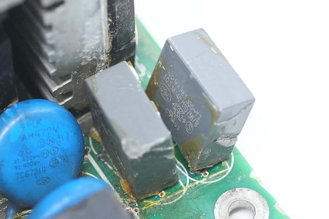 重达18斤的大块头，内部全是灰，麦格米特15kW充电模块拆解