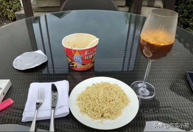 人一旦有了钱就会开始报复性消费哈哈哈哈哈