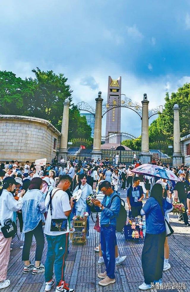 从聂耳、咖啡、野生菌到足球 今夏昆明用文化在全国“出圈”
