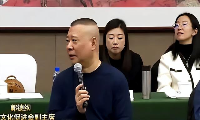 杠上了，京剧博士刚讽刺完郭德纲，紧接着又喷陈佩斯说人家情商低