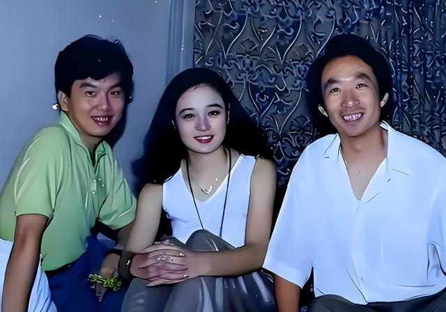 央视主持人张泽群:55岁才当父亲	，妻子跑了儿子丢了，今孤身一人