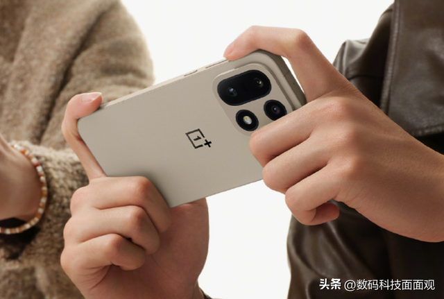 哪款骁龙8 Elite Gen5芯片手机性价比高？iQOO15与一加15对比评测