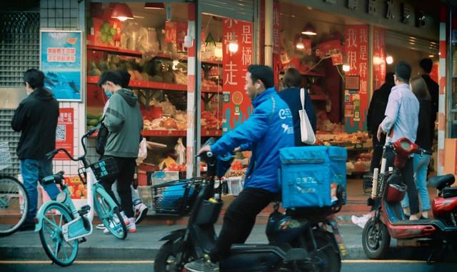 年轻人下班后的 “外卖江湖”：解压、增收两不误？