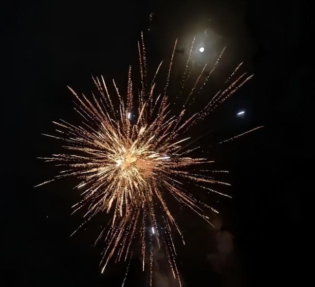 全红婵回乡过节，父亲巨资布置夜景，国家队的去留再添悬念