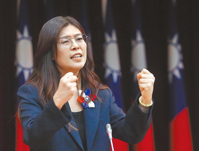 郑丽文公布第一波人事安排，朱立伦将率211位国民党内干部总辞；郑丽文两岸路线鲜明，落实过程恐遇挑战
