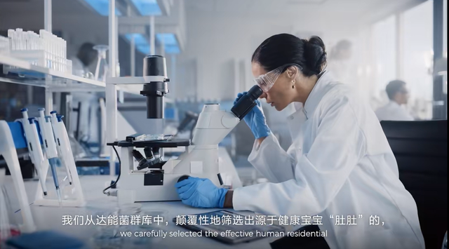 这些父母选择蹲下来，进入小朋友的世界