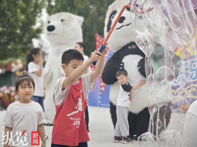 纵览原创 | 国庆假期首日吴桥迎来旅游热潮，第二十届中国吴桥国际杂技艺术节吸引各地游客沉浸式打卡