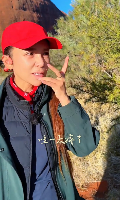 曾为著名央视主持人的王小丫，两次婚姻均未怀孕，如今成普通大妈