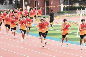 体育中考提成绩，别信“神鞋”“神绳”！体育老师为您支招→图片