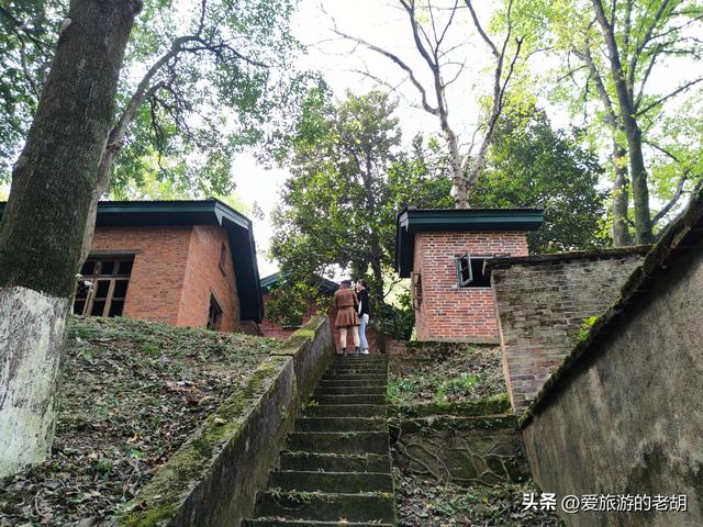 湖南深山中废弃的军事基地，有防空洞和配套水库，现在已成废墟