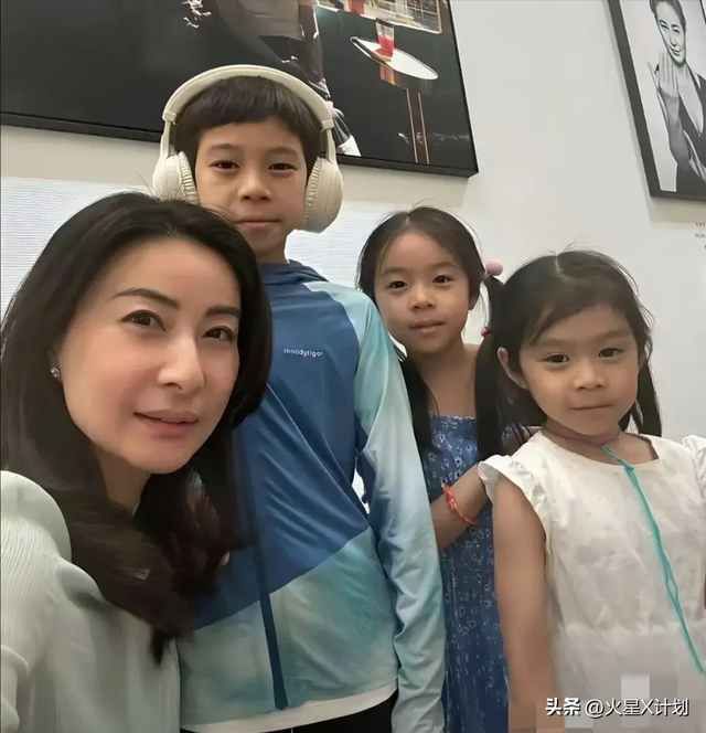 霍震霆没想到，44岁儿媳郭晶晶再次官宣喜讯，让整个阔太圈沉默了