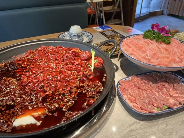 重庆成外籍入境热门目的地!到重庆玩什么?速戳→