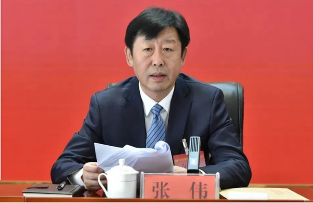 3名厅官落马，正厅的她任上被查，上周还公开露面