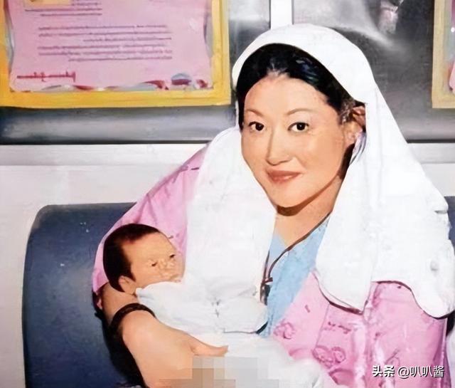 100多位情妇，包养费上亿元，9女同床却落得个凄凉下场	、人财两空