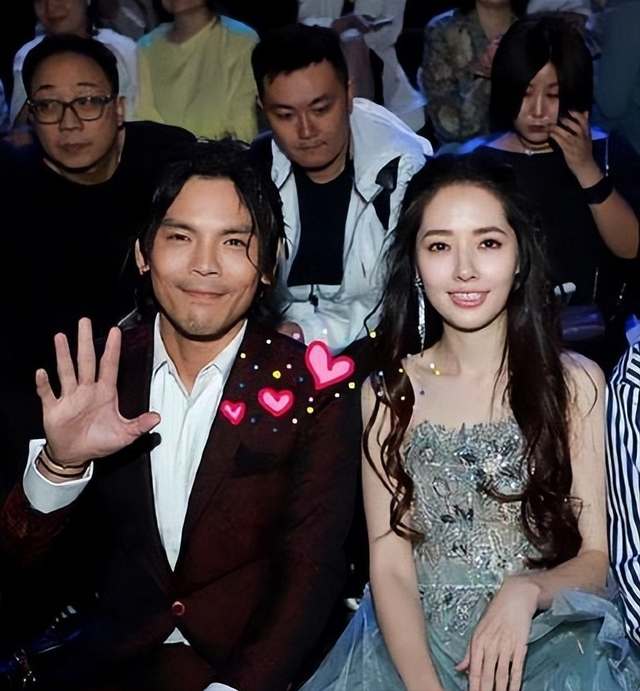 向府治丧现场大批警员戒备！向太向佐露面，遗嘱分配曝光出乎意料