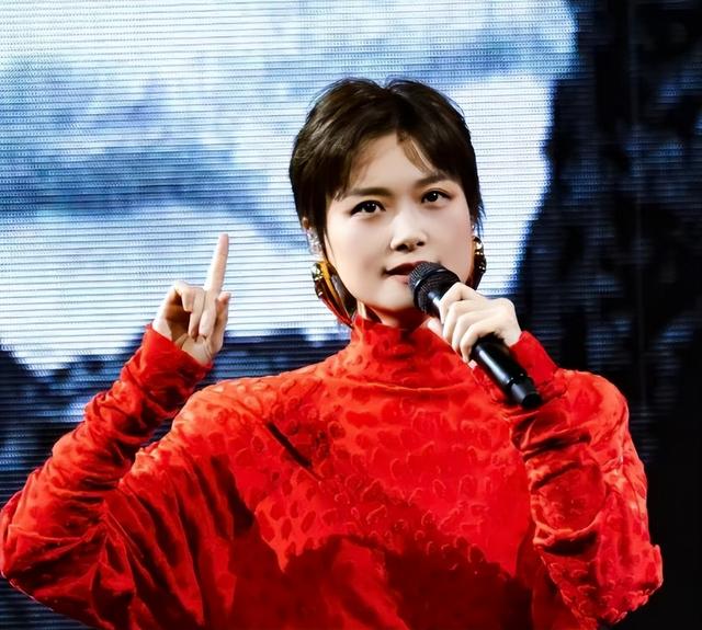 嫁法国老头真相大白5个月后，41岁李宇春近况曝出，一点也不意外