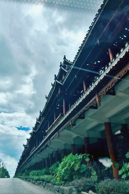 旺季花 3000 挤哭？错峰游贵州：黄果树 + 苗寨门票砍半，全家躺玩