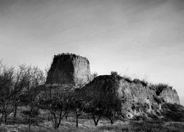 我的2025收官之旅：在府谷长城的陡坡上屁墩溜下