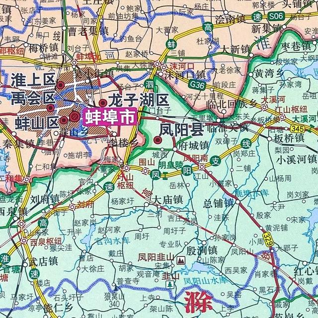 安徽凤阳县离蚌埠近，有小岗村和明皇陵，还有明中都鼓楼
