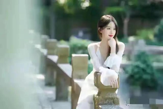 贵州一校花，仙姿玉色172cm身段45kg，美得太犯规，让人移不开眼