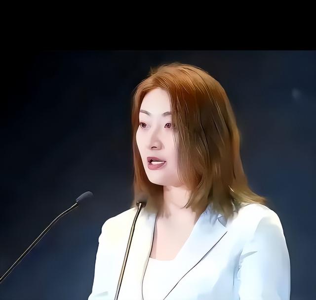 宣告卸任董事长仅半月，宗馥莉“新身份	”曝光	，宗泽后高兴早了