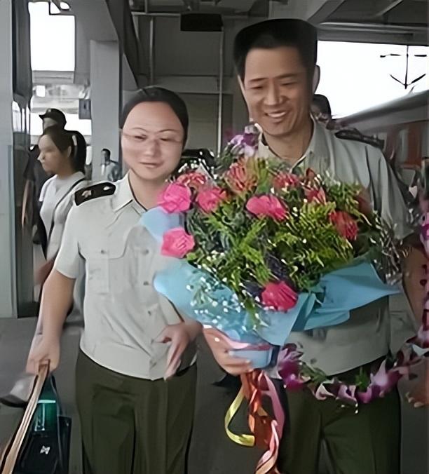 因相亲一见钟情，从此便相濡以沫，聂海胜和妻子婚姻才叫不离不弃