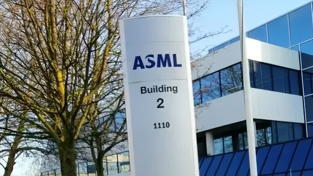 摊牌了?中企陆续收到光刻机，外媒：ASML公司不“乖”了