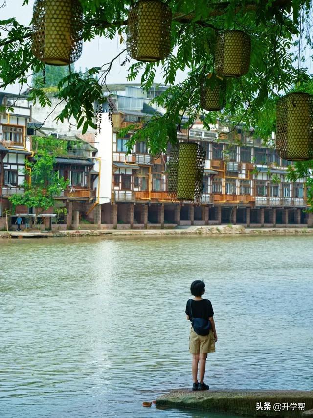 在夹关古镇见世面了，寻景尝鲜还能赶场！
