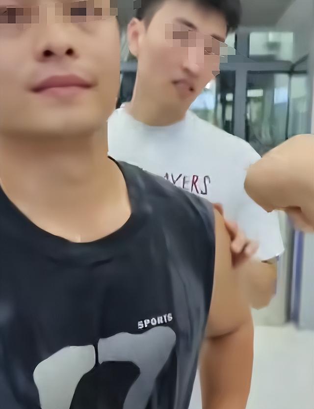 举报妻子出轨教练后续！正脸曝光，抓奸场面炸裂，更多偷情照流出