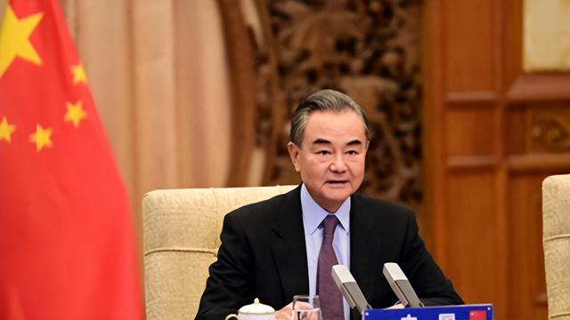 中方被请出山后，泰柬签字停火，柬埔寨首相夫人哽咽，只想要和平