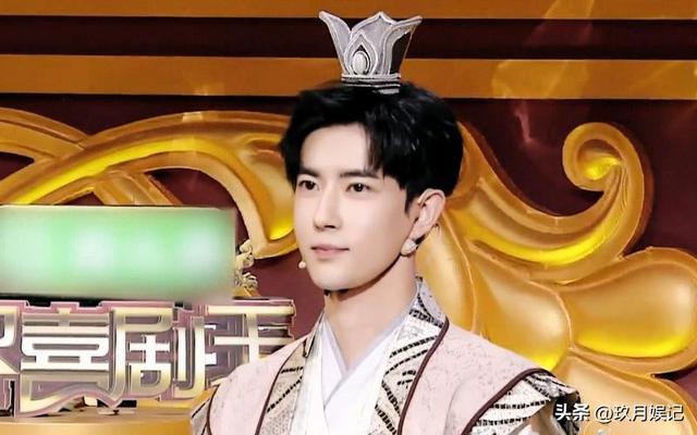 不装了！于朦胧离世才2天，恶心的一幕上演了，李成儒遭恶评如潮