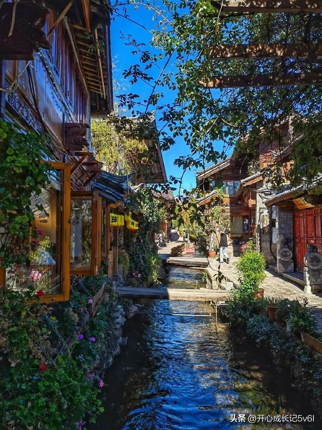 云南旅游火爆：人潮涌动挤不出站，真是去看人头了！！