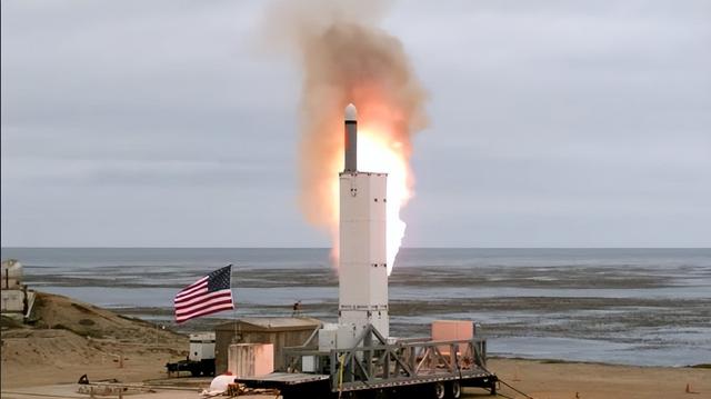 高市早苗拒不道歉	，中日军方隔空对阵，自卫队抢先发射实弹挑衅